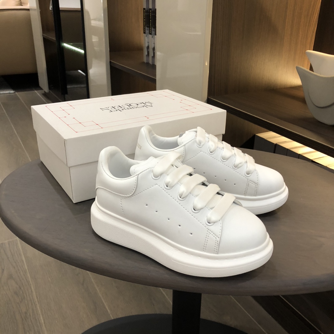 Children's shoes child
